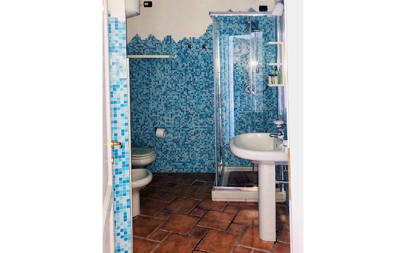 Salle de bain chambre double | Incanto Apartment Golfo Aranci